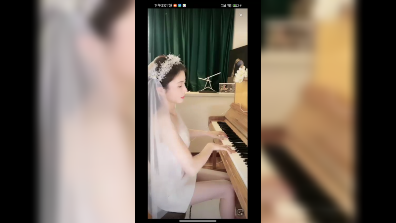 美女弹琴很好听，好美啊