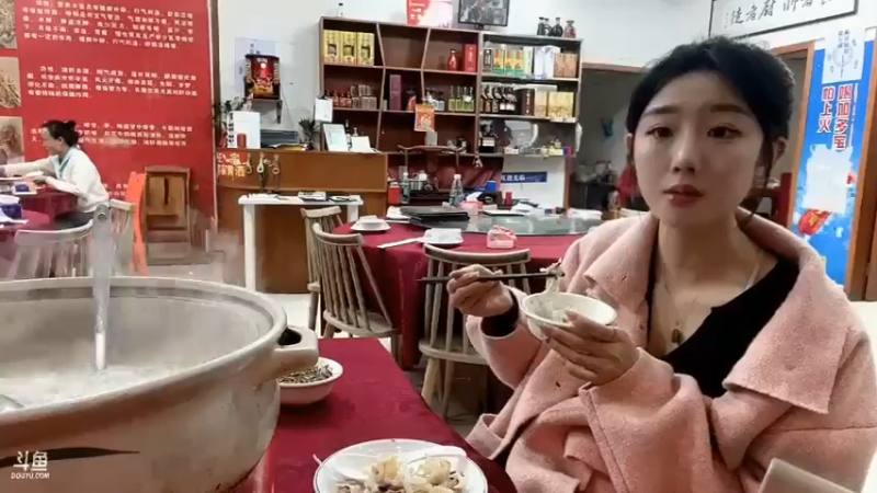 百百美女直播吃饭好可爱啊