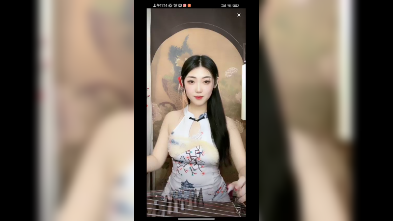 美女弹古筝很好听，还会说脱口秀啊