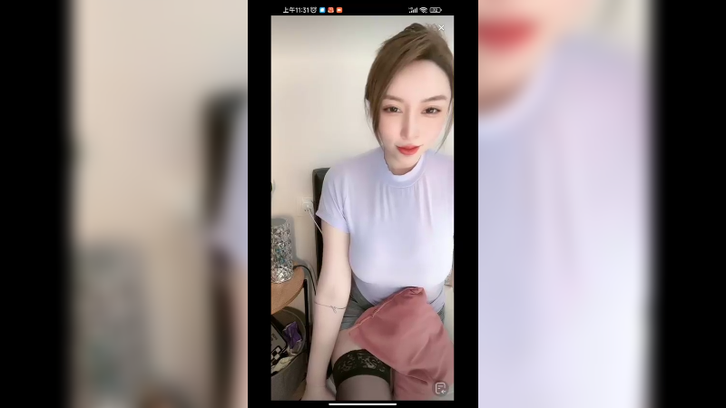 美女在家聊天真好看，好美啊