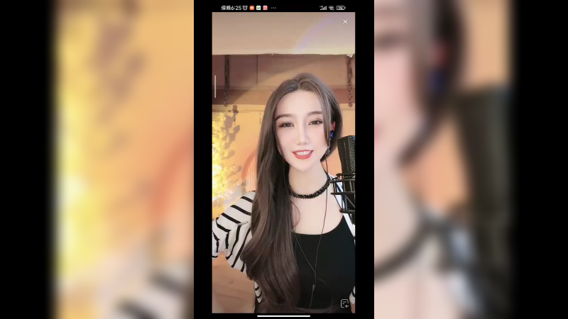 美女口才不得了啊，笑起来那么好看