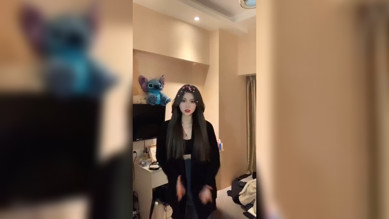 标题：听说她玩的很嗨～11258261