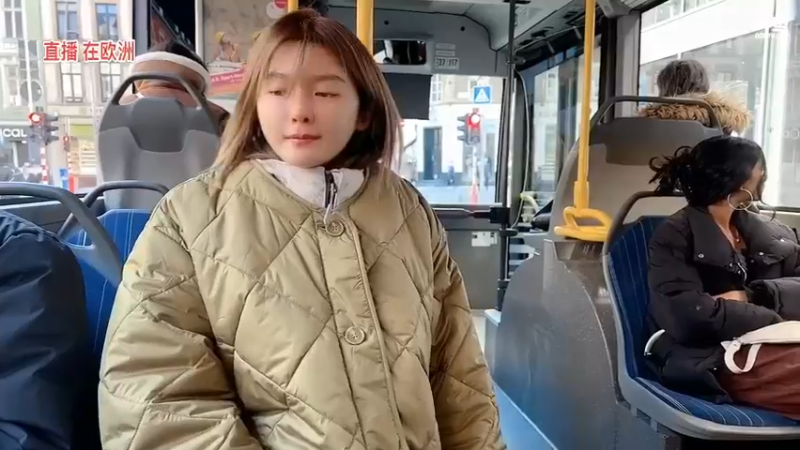 美女在法国卢森堡旅游，用博哥号直播有意思啊