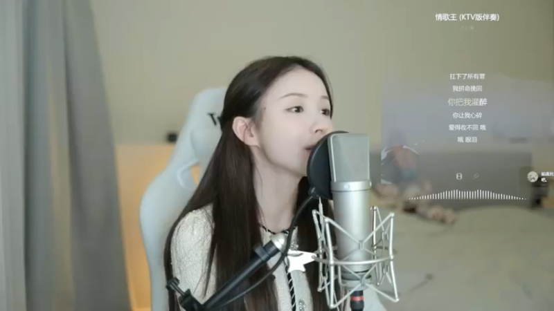 美女二珂真好听，唱到最后自己都笑了