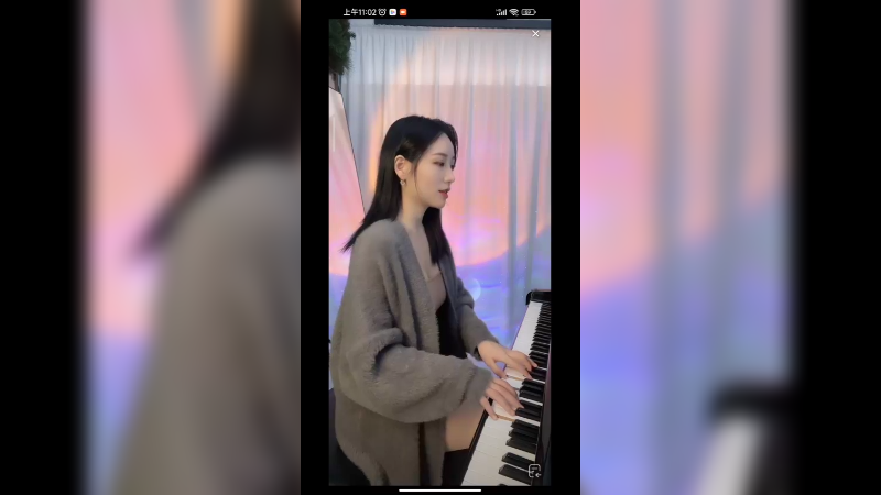 美女弹琴好听啊，人也好看