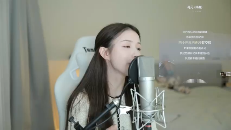 美女二珂唱歌很好听《就让这大雨全部落下》