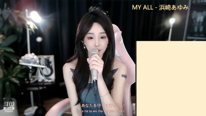 美女小姐姐唱歌很好听