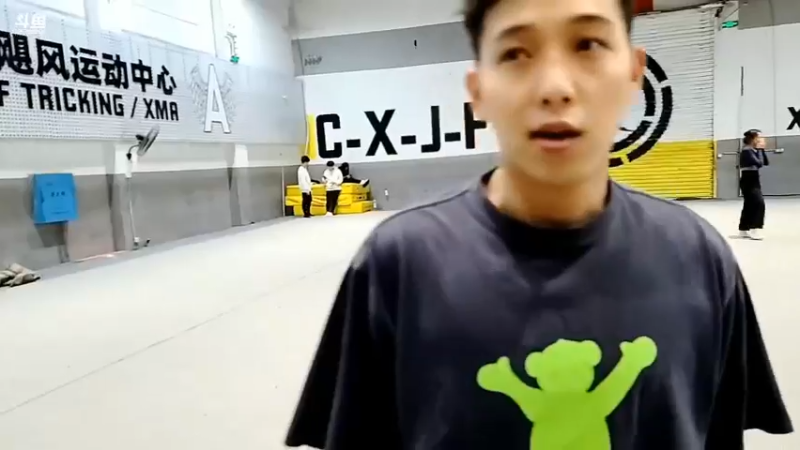 博哥采访彪哥，说的都是肺腑之言，好为人师