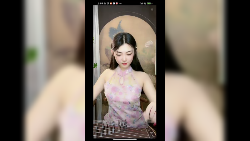 美女冉冉弹古筝真好听，好可爱啊