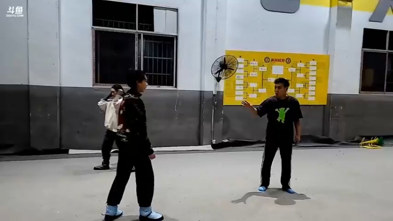 博哥和小伙说一天就赚一年的收入