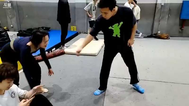 看的出来博哥很喜欢当老师，努力的在教学