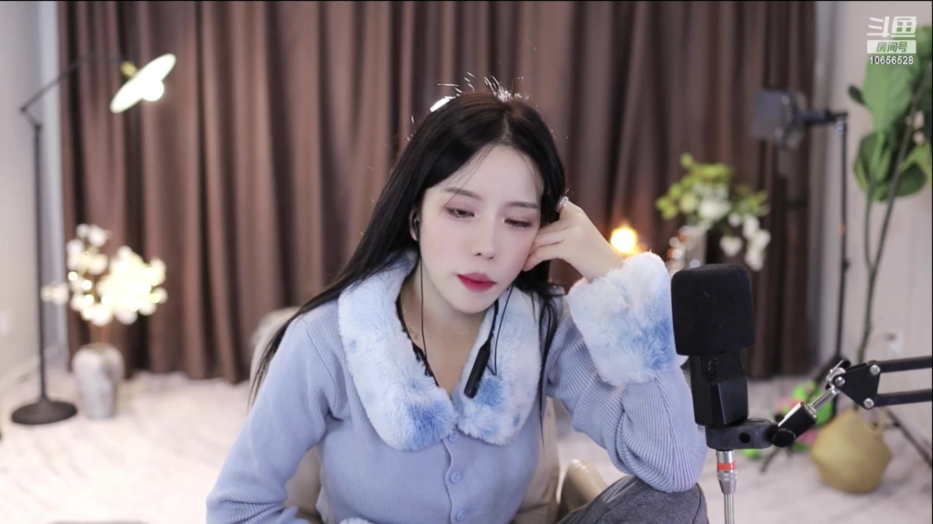 【2023-02-10 18点场】唐6儿：【小奶团】 黄金双倍卡 粉丝示爱卡最后一