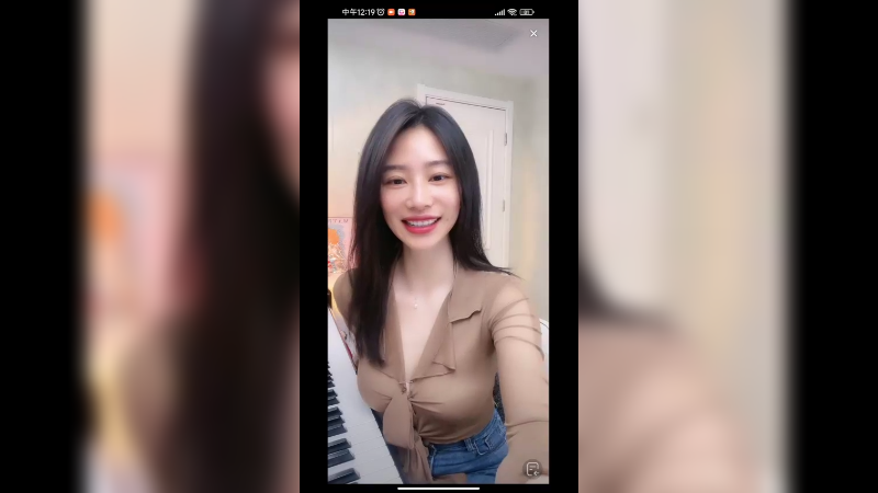 美女小姐姐一大早弹琴很好听啊