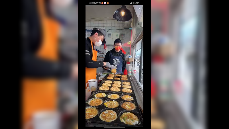 老板直播做鸡蛋煎饼，看起来很简单，大家学会了吗