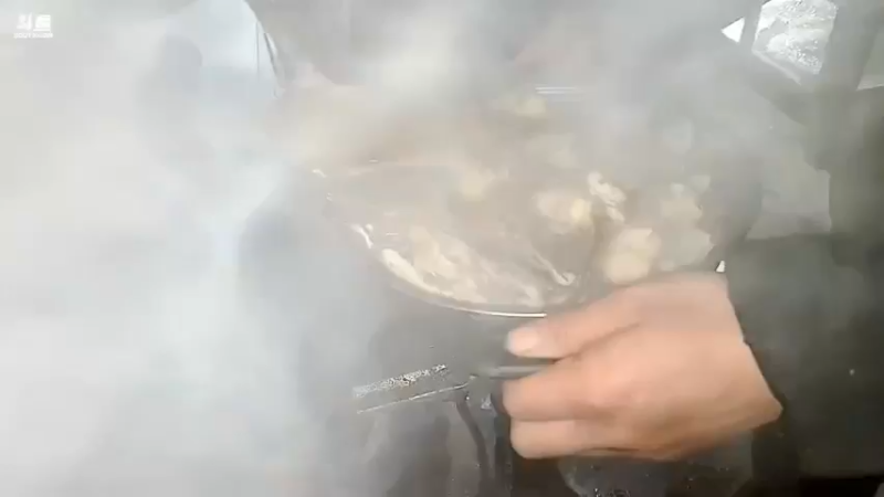 肖哥和大家看强哥做菜真是一种享受啊