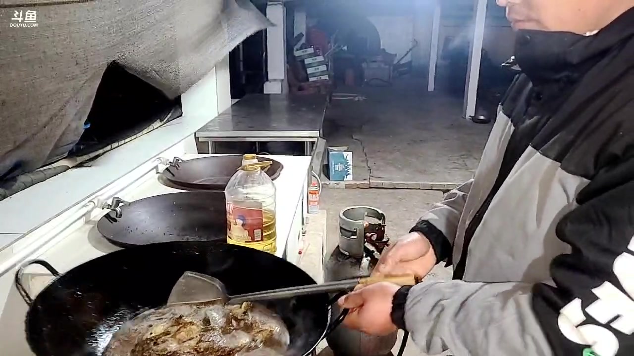 【2023-02-13 17点场】洪湖小肖：维修皮艇准备长江行