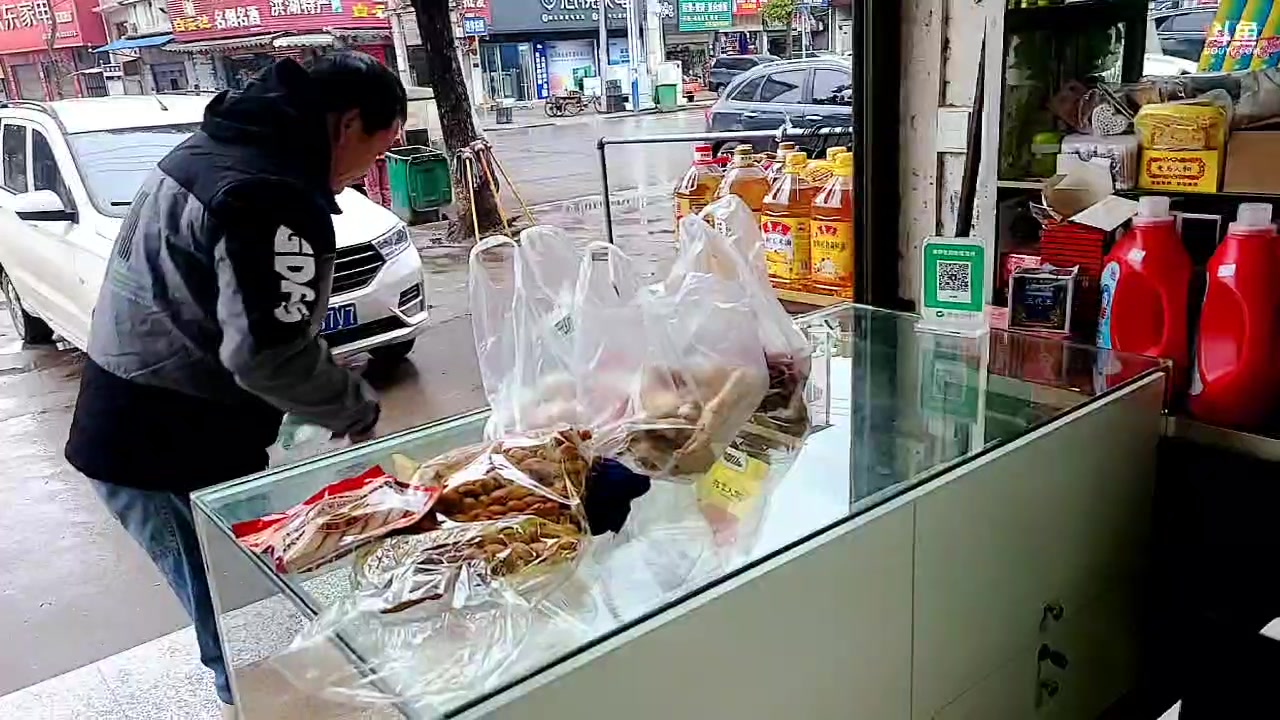 【2023-02-13 15点场】洪湖小肖：维修皮艇准备长江行