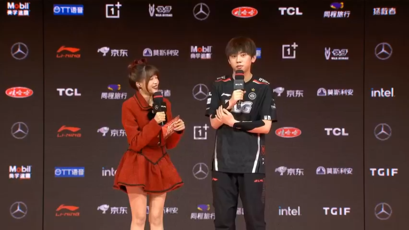 2023LPL春季赛 美女骆歆采访阿乐，阿乐很自信