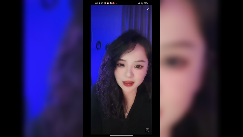 美女小姐姐今天发型好看，波浪线的