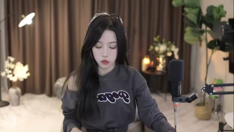 【2023-02-13 18点场】唐6儿：【小奶团】 黄金卡 进来先扣个笔芯好吗