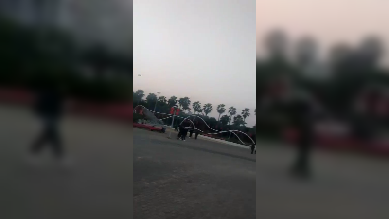 海边热闹极了
