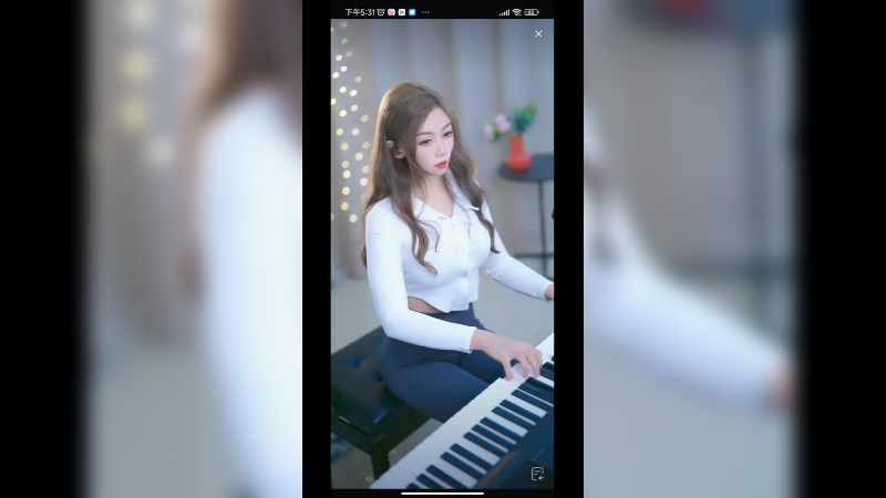 美女在情人节弹琴真好听，今天好美