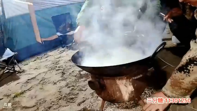 天气冷，肖哥和水友一起做吃的