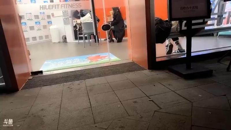 博哥叫美女喜欢的那个男人来