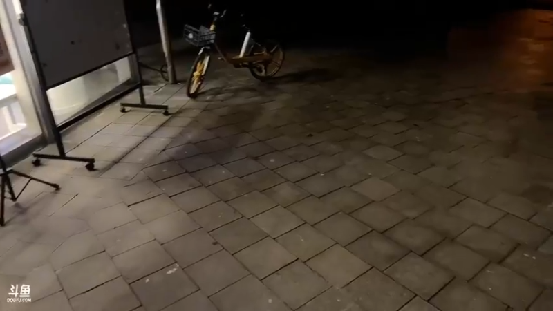 美女对彪哥没兴趣，彪哥：那我走？