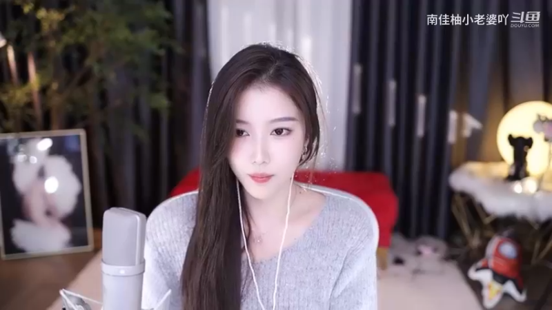 萌七啊：小姐姐真漂亮~