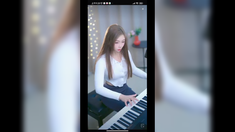 美女小姐姐弹琴很好听，好漂亮啊