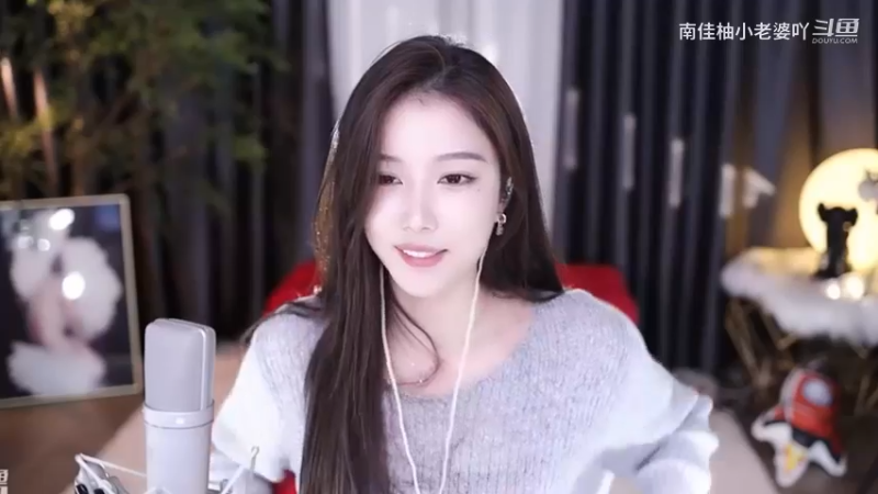 萌七啊：小姐姐真漂亮~