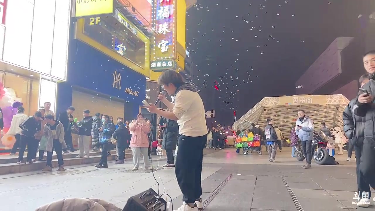 【2023-02-17 00点场】帅宝Serena：和十四老婆出门了。晚上一起唱歌！
