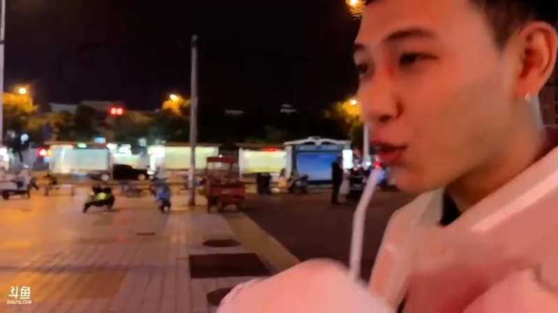 博哥叫彪哥买暖宝宝送美女