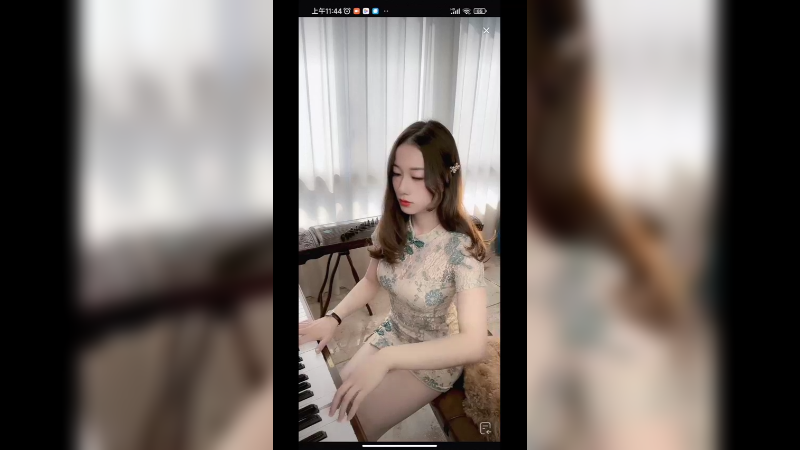 美女小姐姐弹琴很好听啊