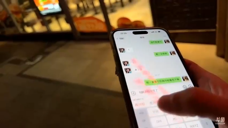 博哥和美女聊天，美女完全在主动聊天啊