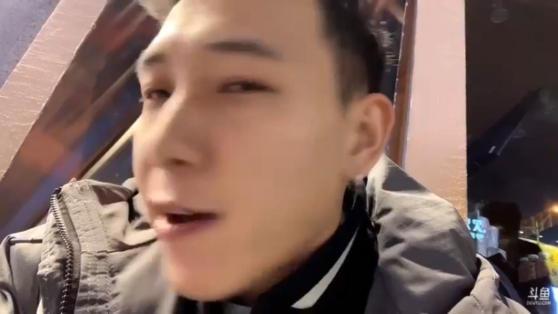 彪哥居然越来越会聊天了，美女都说不过他