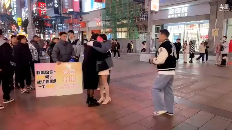 博哥在长沙搞活动，很多人