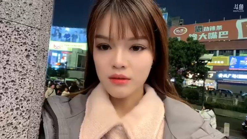 弹幕说彪哥是好人，美女笑不停