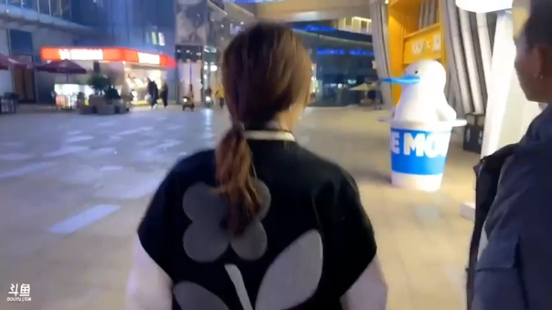 博哥说11点了，没什么人回去打PK