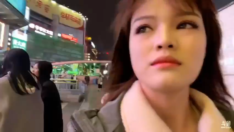 博哥叫美女参加活动，美女是个模特