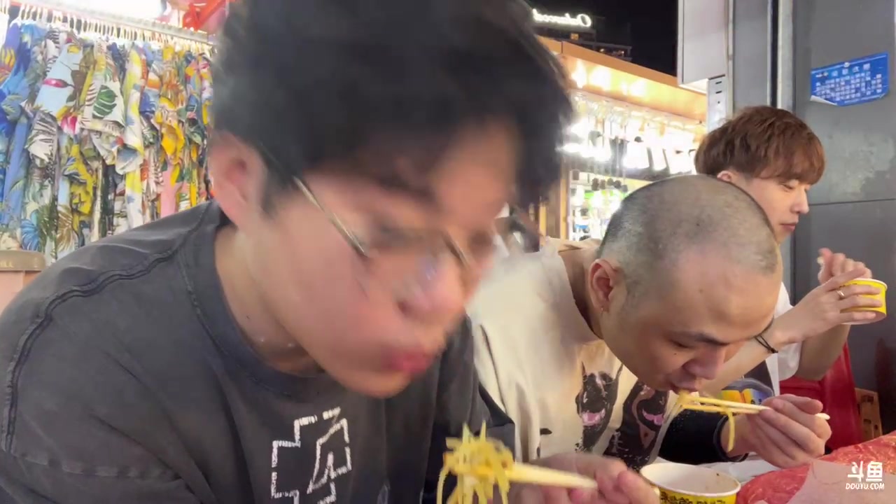 【2023-02-23 18点场】imxiaoxin：【✘-✘】三亚day0