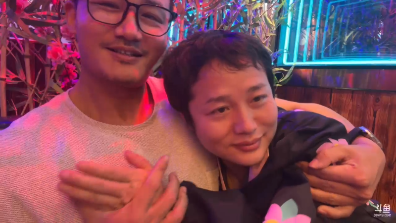 我在斗鱼看黑人毅直播户外