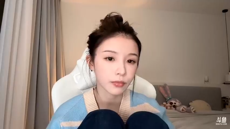 美女二珂今天打扮好休闲好可爱