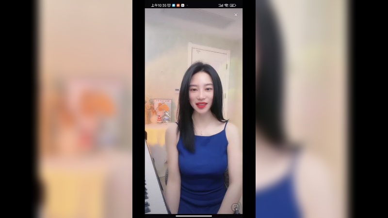 美女小姐姐笑起来好看，酒窝好明显