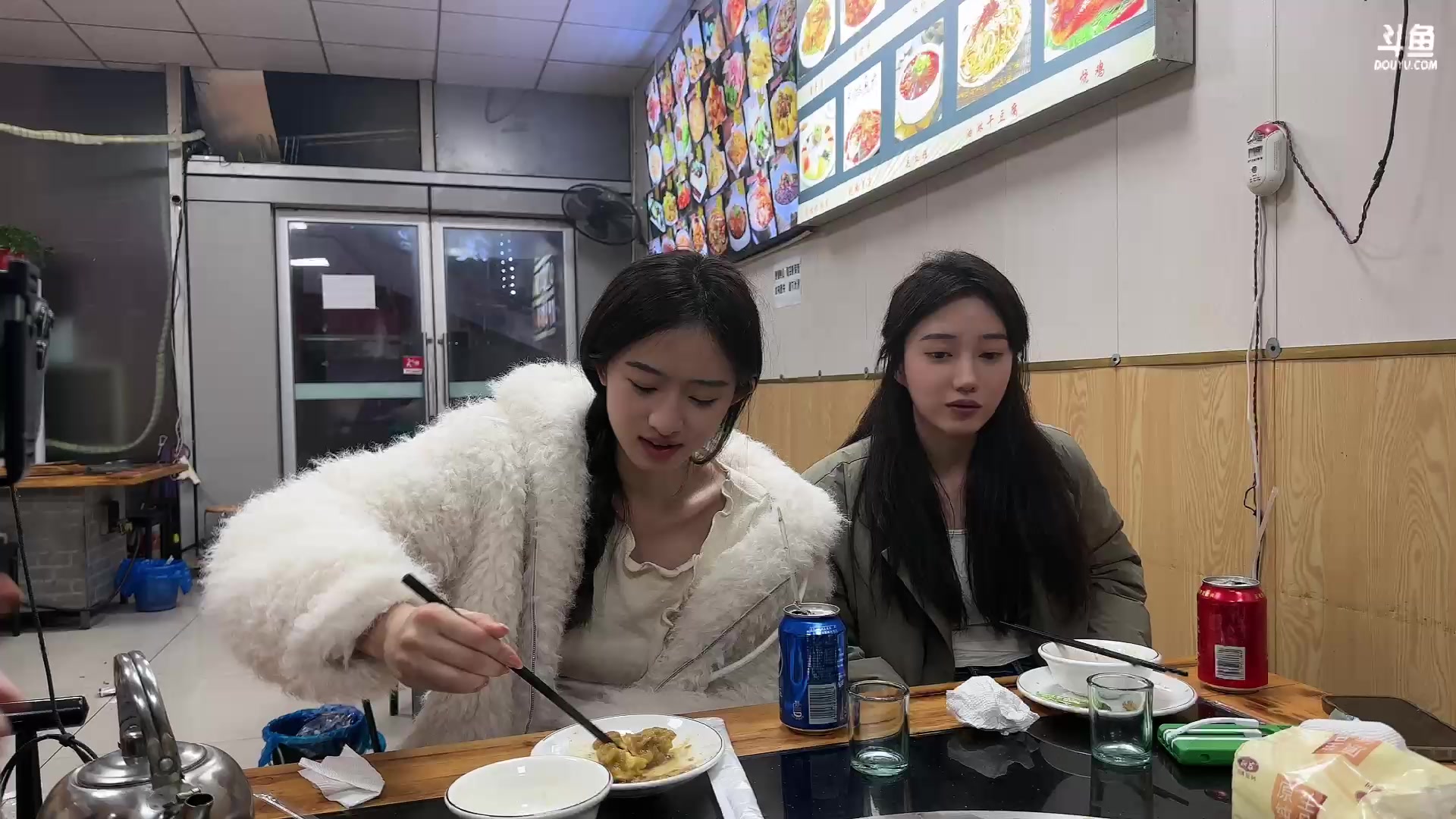 【2023-02-23 21点场】叁三QvQ：【小奶团】去趟医院看下巴 看情况播