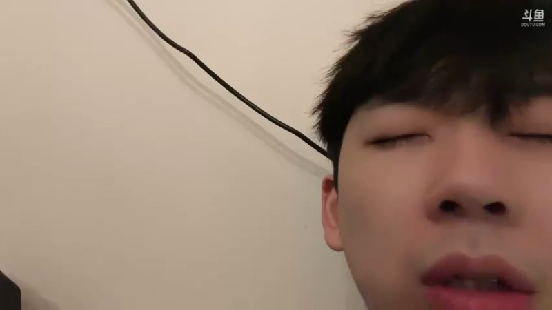 【2023-02-23 23点场】叁三QvQ：【小奶团】去趟医院看下巴 看情况播