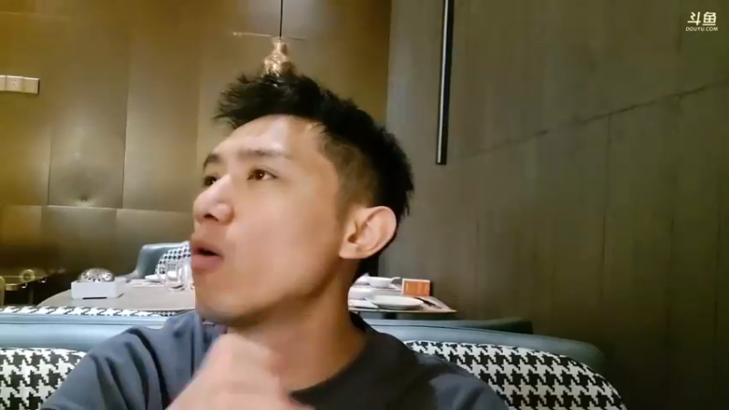 博哥想带彪哥看坦克300车，彪哥喜欢啊