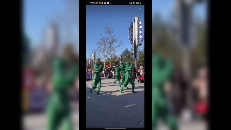 上海迪士尼花车，小绿兵