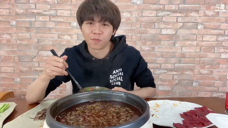 【户外】美食老王的精彩时刻 20230227 00点场